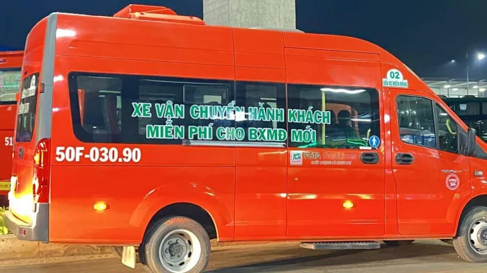 Xe trung chuyển tại bến xe Miền Đông mới ở TP.HCM (Ảnh minh họa)