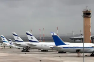 Loạt hãng hàng không hủy chuyến đến Israel