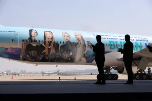 Bên trong chuyên cơ chở BlackPink đến Hà Nội, giá 500 triệu đồng/giờ bay