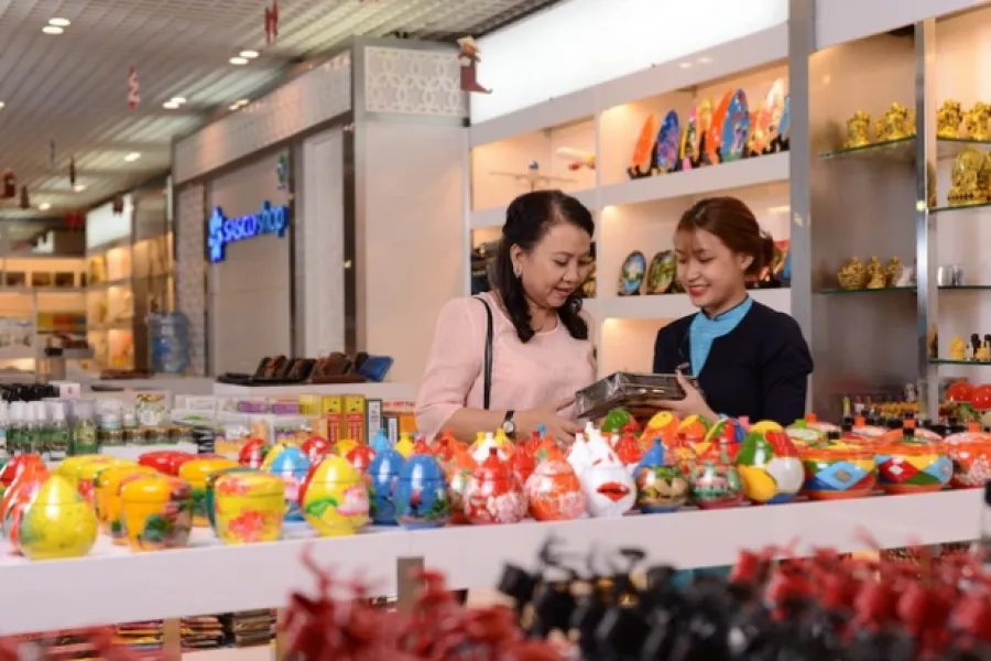 Không như ngựa vàng mã, những món lưu niệm đậm chất Sài Gòn có thể mang lên máy bay