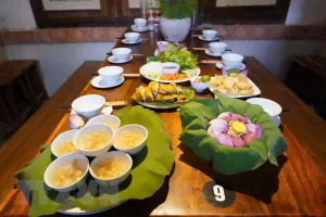 Ẩm thực làng cổ Đường Lâm hấp dẫn du khách thập phương