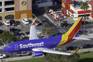 Southwest Airlines tăng giá đồ uống có cồn từ 15/11/2023