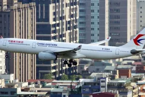 Tàu bay Airbus A330 của China Eastern gặp sự cố động cơ